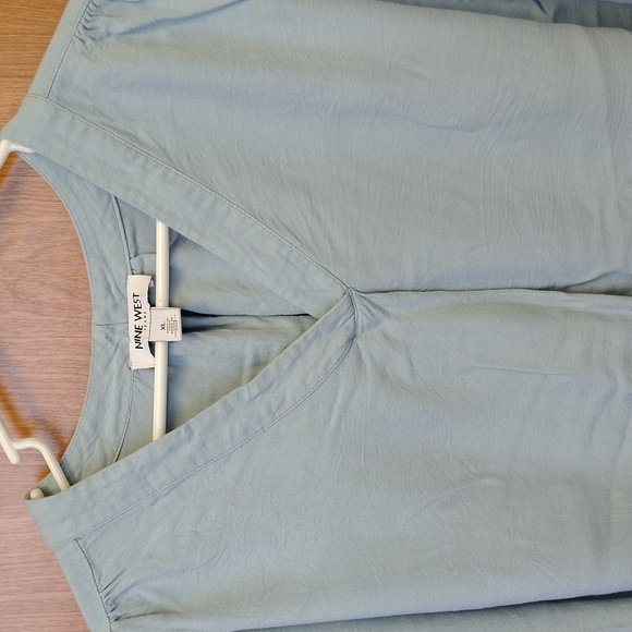 Nine West Jeans Women's  Light Blue Woven Top - Picture 4 of 9